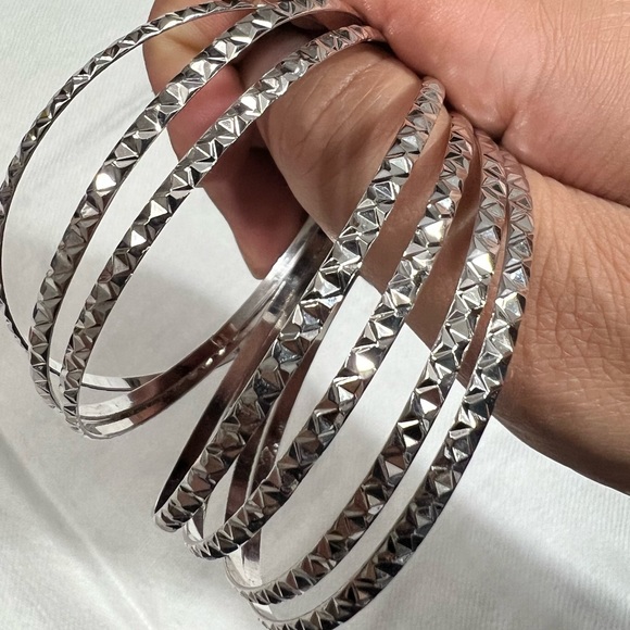 Beautiful Girls Silver 7 pcs Bangle Set - Picture 1 of 8